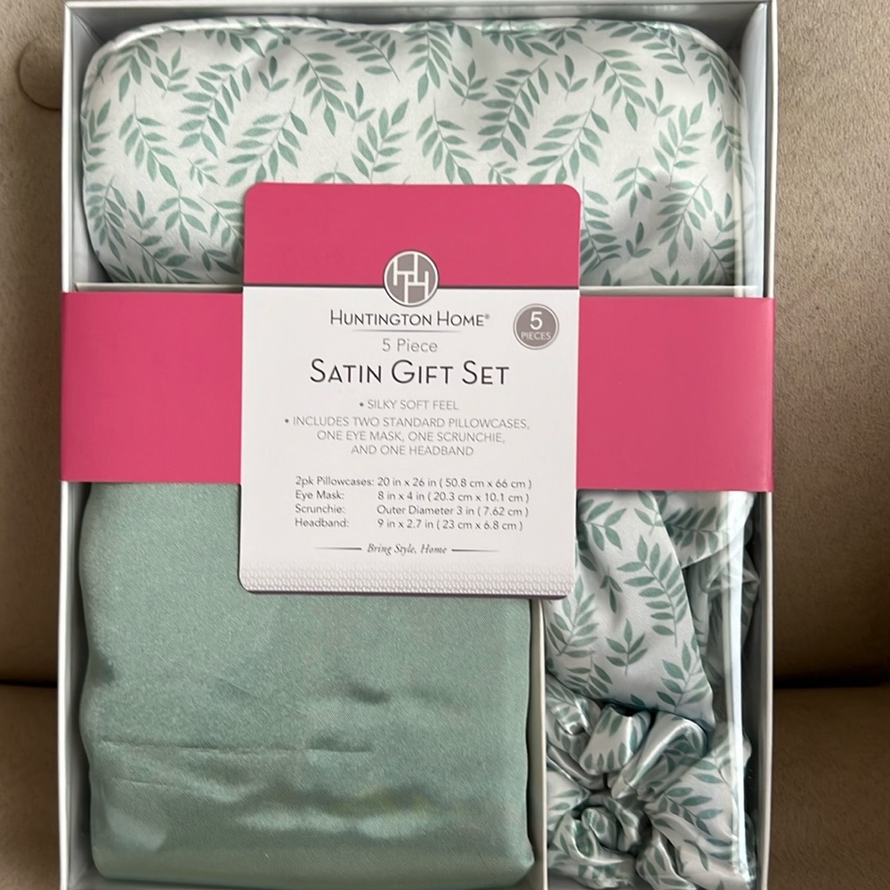 NIB Huntington Home 5-Piece Satin Gift Set 🎁